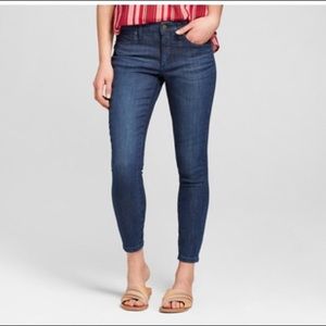 Universal Thread High-Rise Jegging